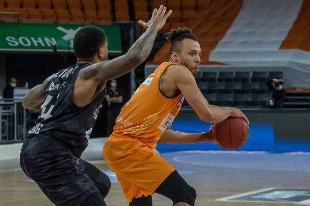 3赢下首盘 3赢下首盘