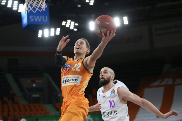 他面对更高 他面对更高