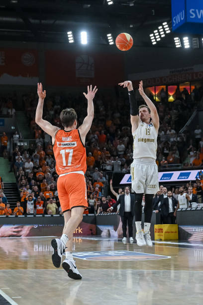 粉碎三连冠 粉碎三连冠