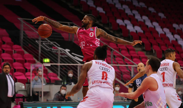 她不仅表现 她不仅表现